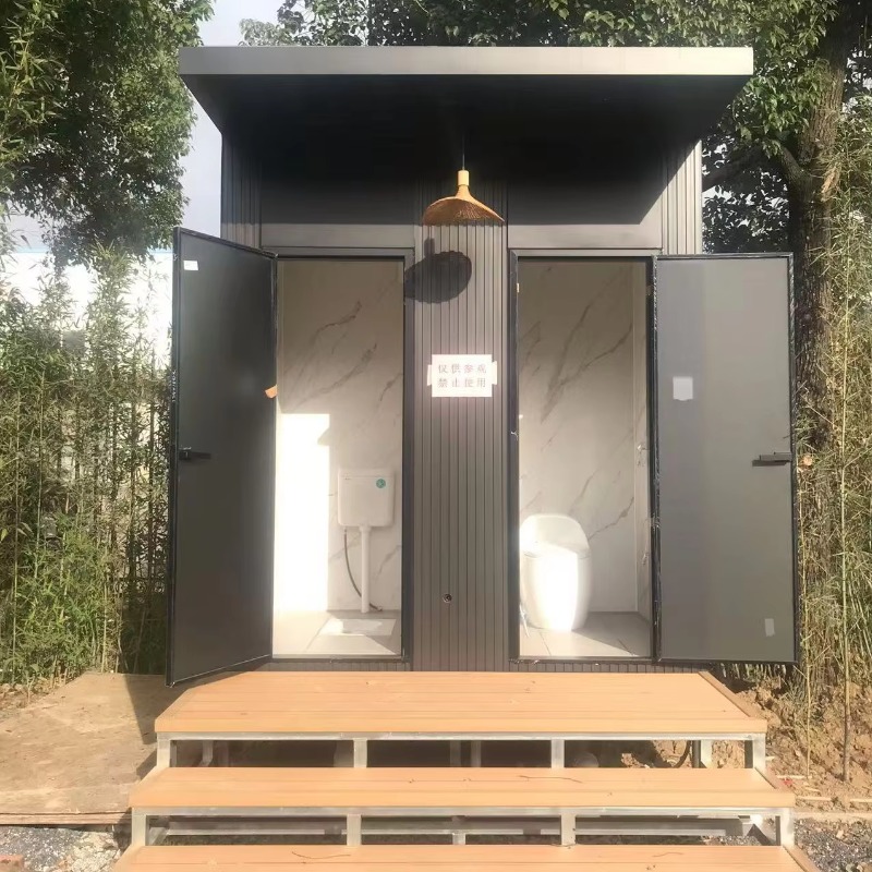Outdoor Camping Toilet - 耐久性と実用性に優れた、設置済みの水道システム、シンク、換気機能を備えた移動式トイレユニット（屋外フェスティバルやキャンプ用）